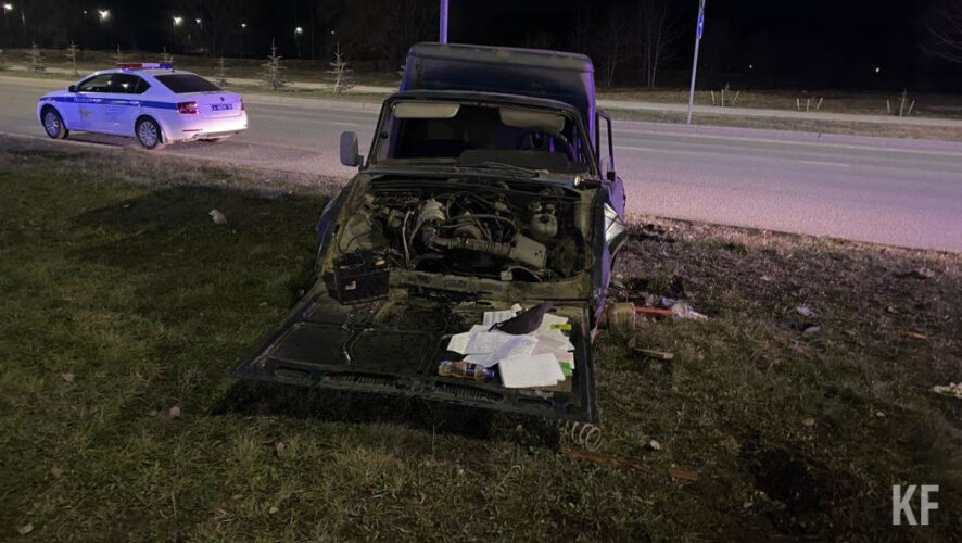 Машина опрокинулась.