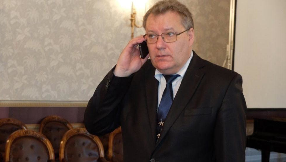 Профессор возглавлял Институт физики.