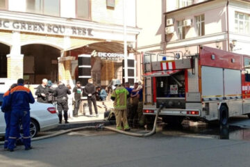 До прибытия пожарных из здания эвакуировались 20 человек.