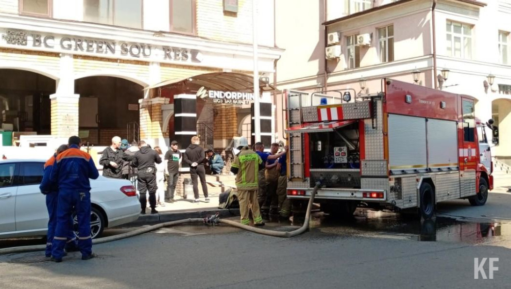 До прибытия пожарных из здания эвакуировались 20 человек.