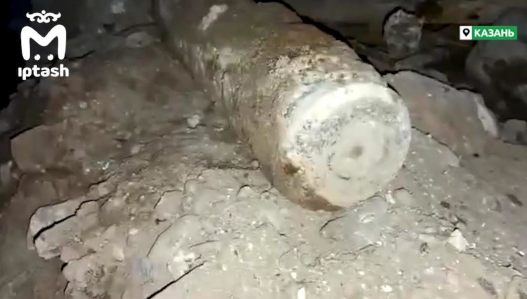 Работники прокладывали канализацию.