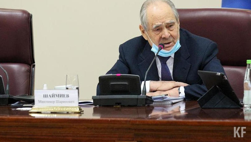 Госсоветник снял с новогодней ёлки открытку 9-летней Зифы Валиевой