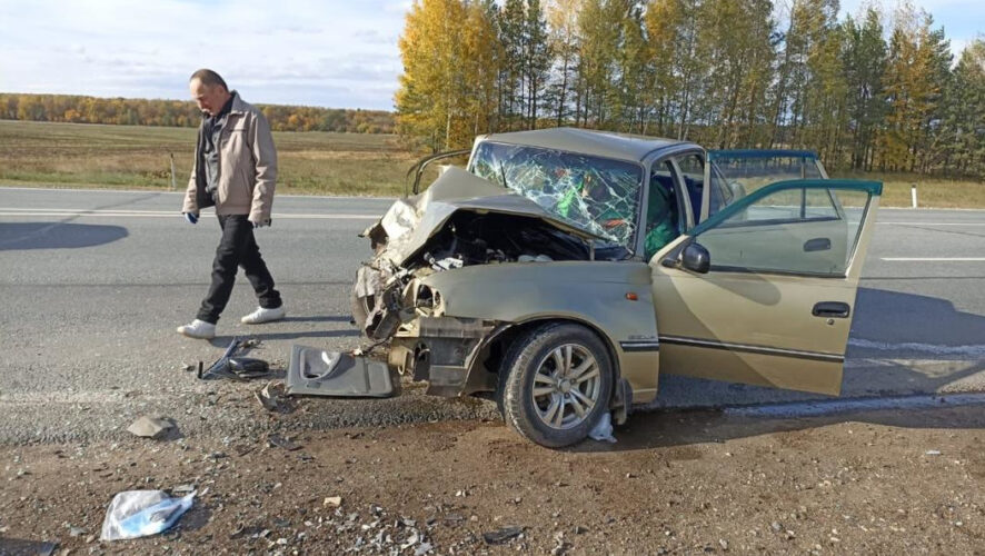 В ДТП пострадали три человека.