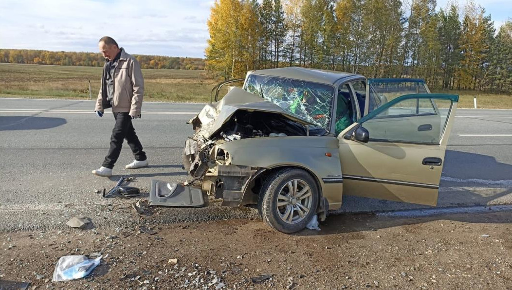 В ДТП пострадали три человека.