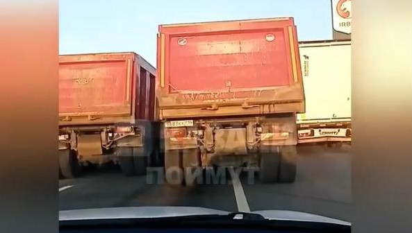 Пробку на трассе М7 после Щербаково в столицу республики создали три грузовика