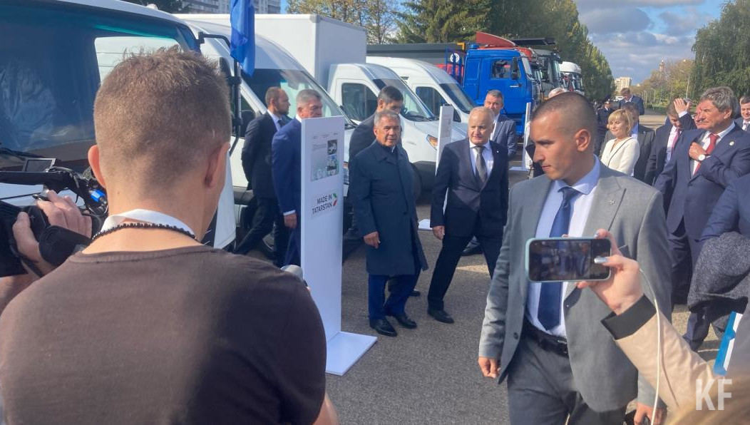 Выставка современных транспортных средств расположилась у Органного зала.