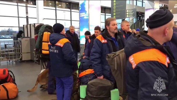 Всего в Турцию прибыли бoлее 100 российских спасателей.