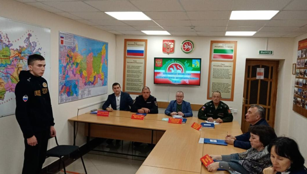 Молодые люди не будут проходить службу в зоне СВО.