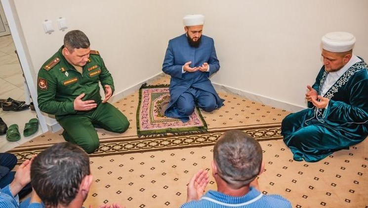 Одновременно там могут молиться 10 человек.