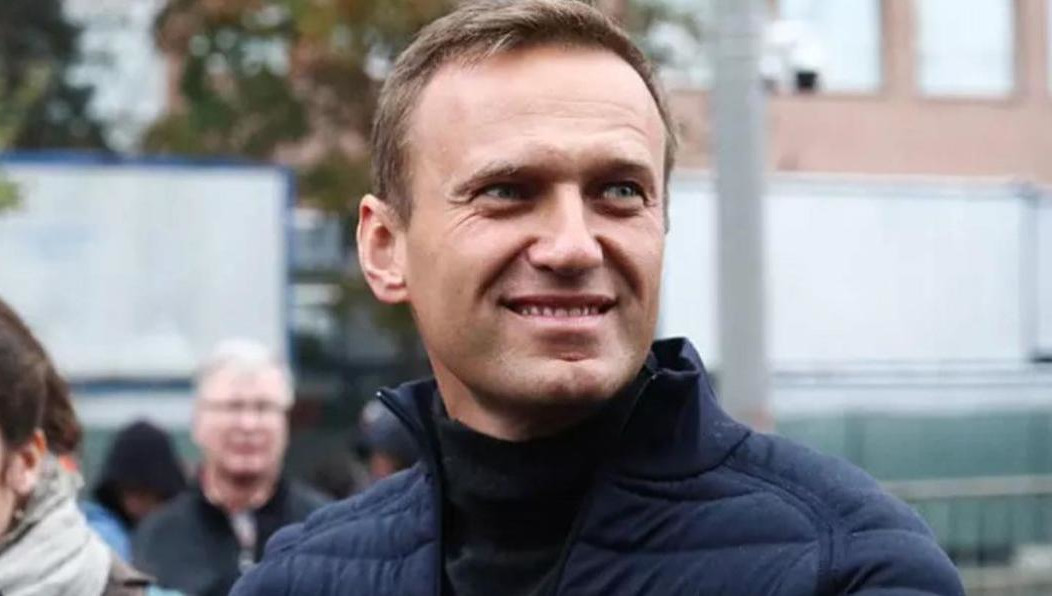 Оппозиционеру не дают его книгу для духовного роста.