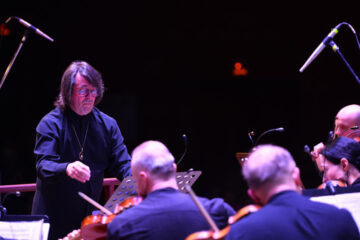 Дирижер выступил в нефтеграде с камерным оркестром «Солисты Москвы».