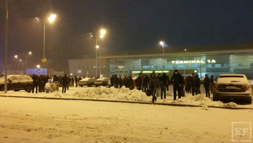 В Казани идет срочная эвакуация аэропорта из-за сообщения о заложенной бомбе