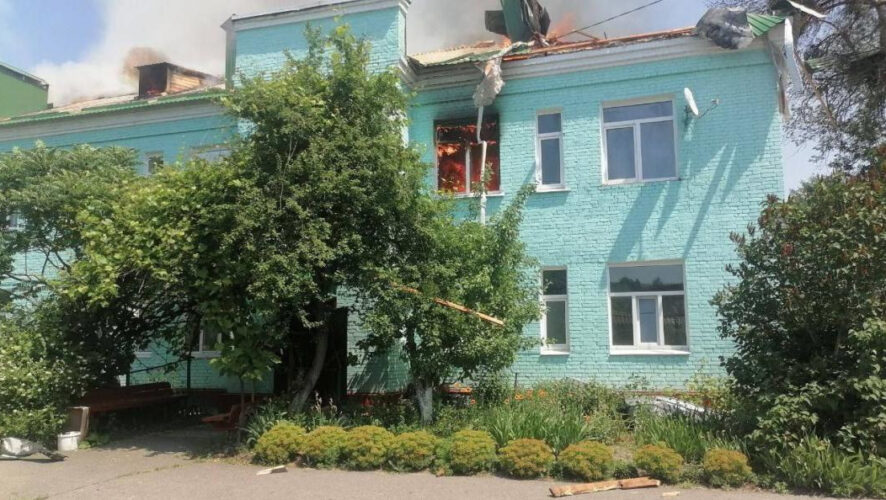 После прилета 40 снарядов ствольной артиллерии пострадали два мирных жителя