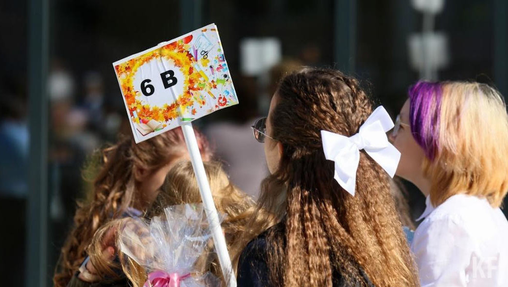 Глава ведомства пожелал школьникам и студентам трудолюбия и вдохновения