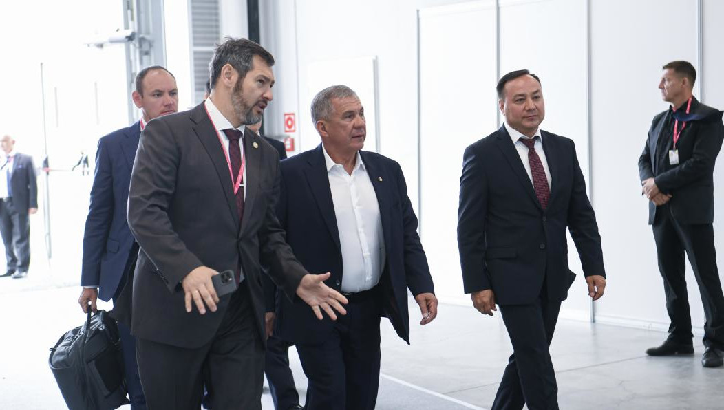 Президент Татарстана Рустам Минниханов в рамках Международной промышленной выставки «Иннопром-2022» рассказал об успехах промышленных парков и ОЭЗ республики