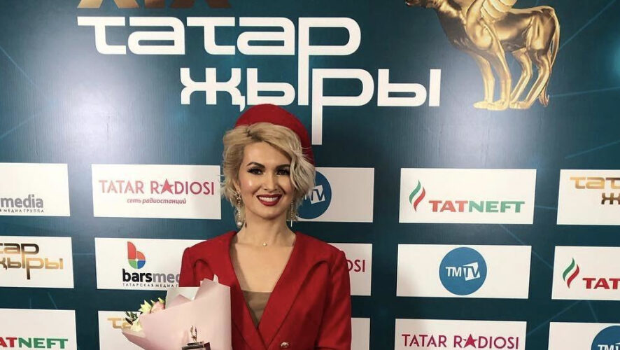 Певица Ландыш Нигматжанова раскрыла неприятную сторону взаимоотношений на татарской эстраде. Она перевела внутренний конфликт компании в публичную плоскость. Большого скандала теперь точно не избежать.
