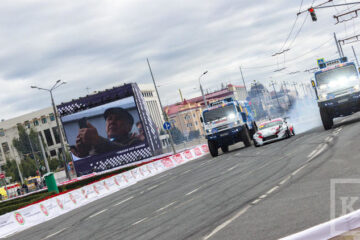 В столице Татарстана устроили автошоу на площади у стен Кремля.