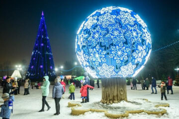 Новогодний праздник пройдет на площади Лемаева и в парке Солнечная поляна.