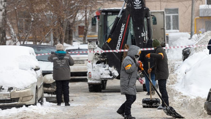 Основное внимание при проверке акцентировали на внутриквартальные проезды и кровли жилых домов.