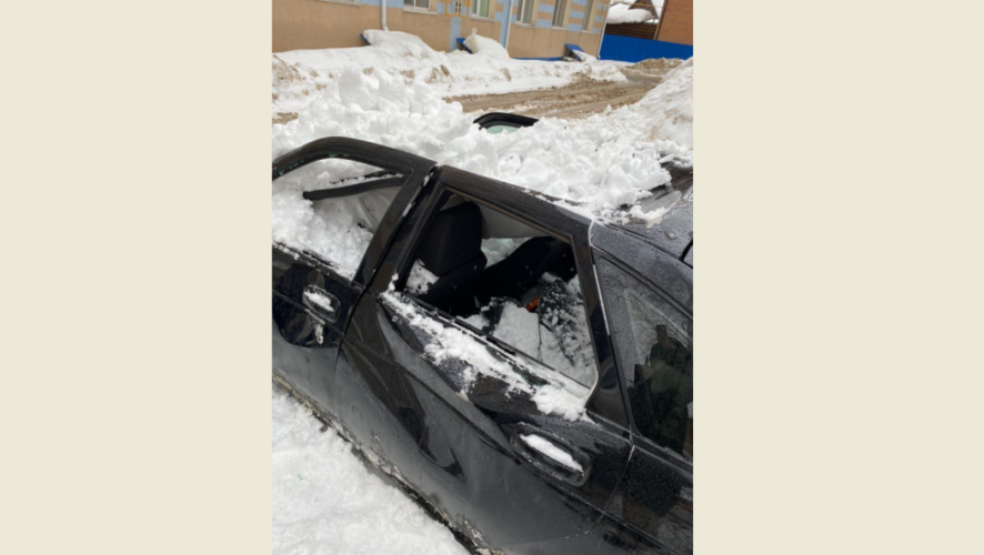 Местные жители несколько лет просят установить специальные держатели.