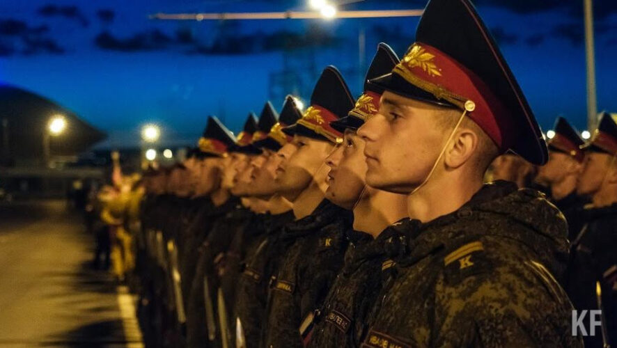 Молодых людей
