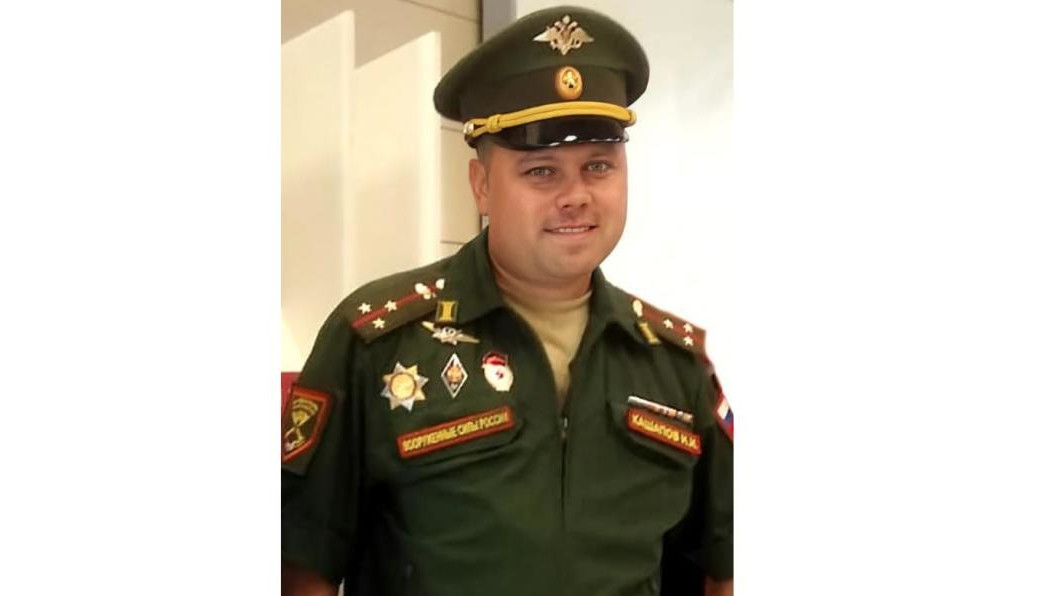 Старший лейтенант служил заместителем командира танковой роты по вооружению танкового батальона.