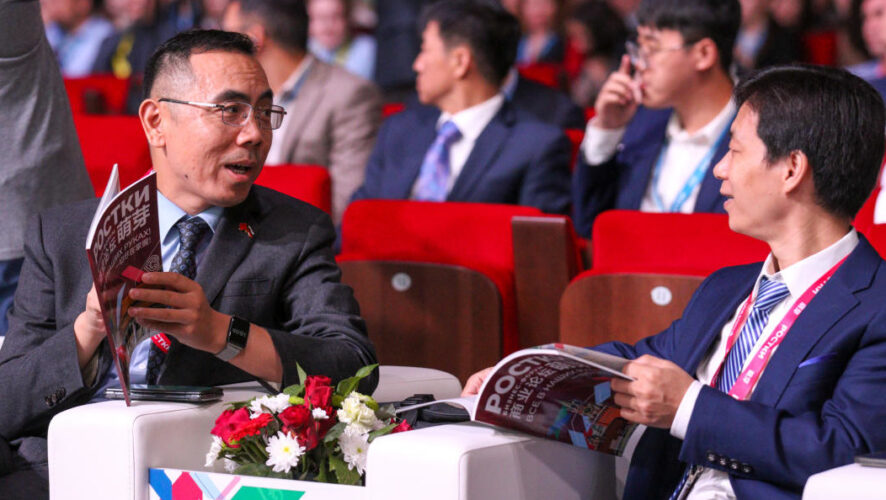 На форум приехали семь тысяч участников из 58 регионов России и 19 провинций Китая. Мероприятие