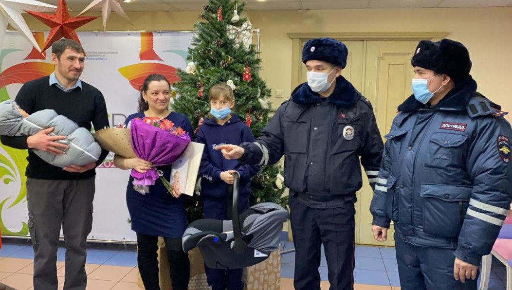 Инспекторы ДПС сопроводили роженицу на служебном авто со спецсигналами до медучреждения