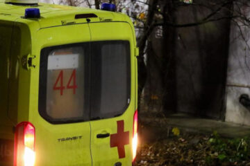 После затяжки парню стало плохо.