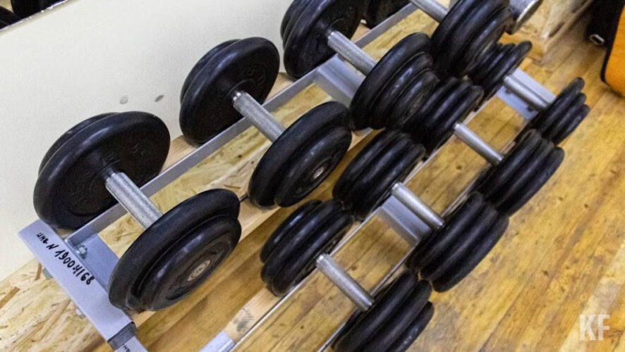 Жители автограда устали ждать открытия клуба и обрушились с критикой в адрес руководства в сети.