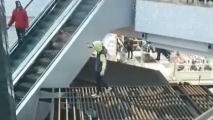 Видео инцидента появилось в соцсетях.