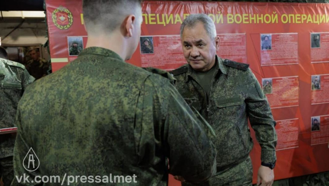 Александр получил награду за выдающиеся поступки на поле боя.