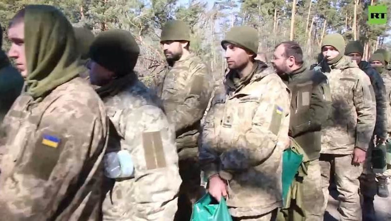 При этом добровольно в плен сдался 61 украинский военный.