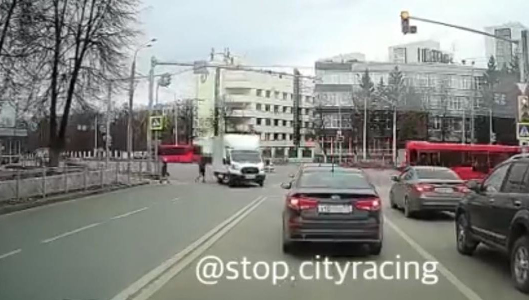 Очевидцы выложили моменты их маневров в Инстаграм.