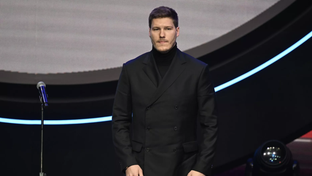 В прошлом сезоне хоккеист играл за СКА