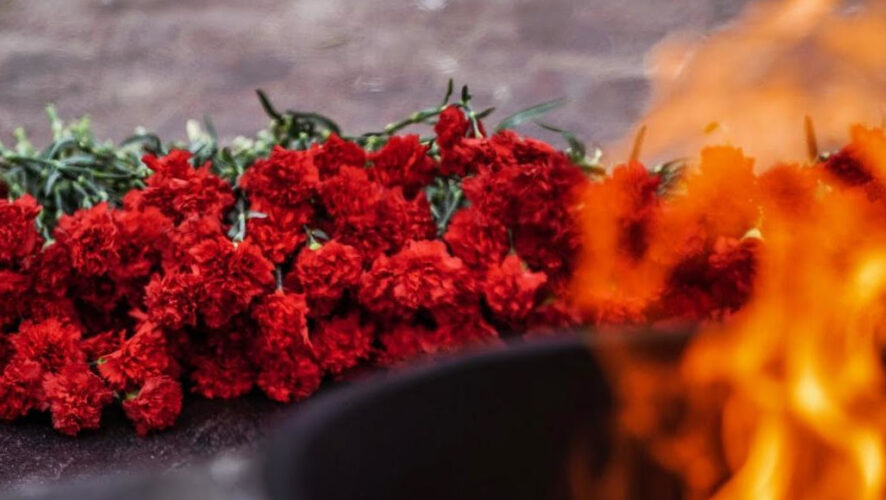 Скульптурная композиция называется &laquo;После боя&raquo;.