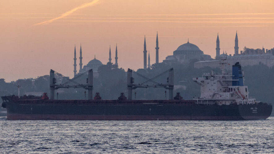 Эксперт обратил внимание на продолжающееся таяние ледников и повышение уровня мирового океана.