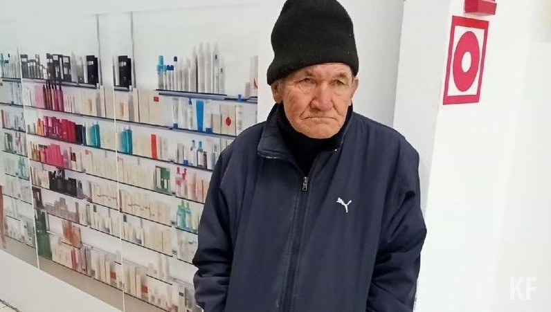 Пенсионера частенько видят гуляющим у гипермаркета &laquo;Эссен&raquo;.