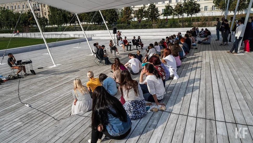 Перед горожанами и гостями города выступят начинающие юмористы.