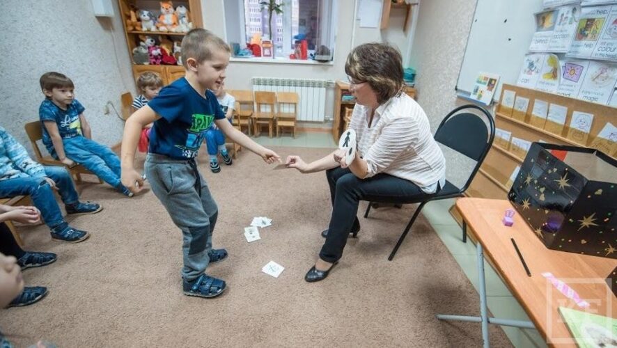 Такой подход повысит привлекательность языка в глазах русскоязычных родителей.