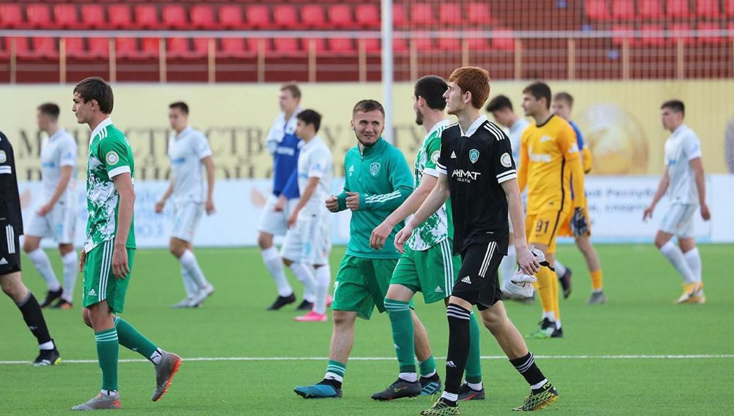 Молодёжки «Ахмата» и «Локомотива» устроили потасовку прямо на поле.