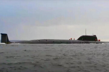 Охрану в месте испытаний обеспечили корабли и суда Беломорской военно-морской базы Северного флота.
