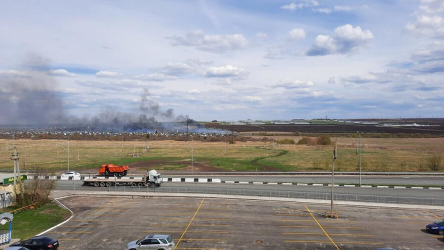 Огонь бушевал на площади в 800 кв.м.