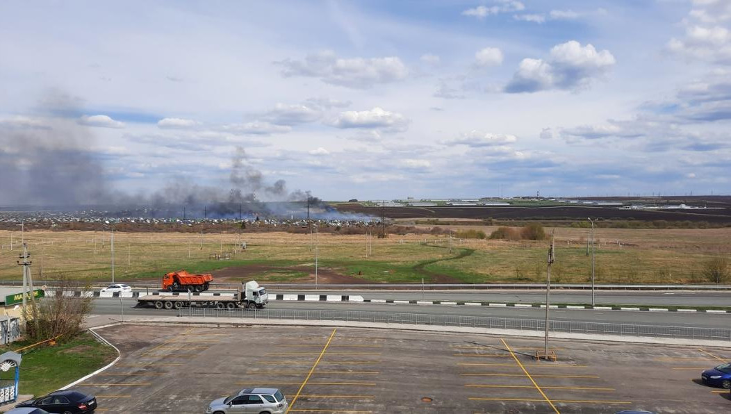 Огонь бушевал на площади в 800 кв.м.