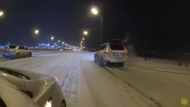 Прокатившего сноубордистов по центру Казани привлекли к ответственности