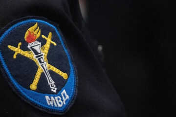 Дебоширов доставили в отдел полиции «Савиново».