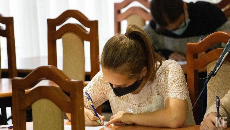 Чтецами станут известные вeдущие