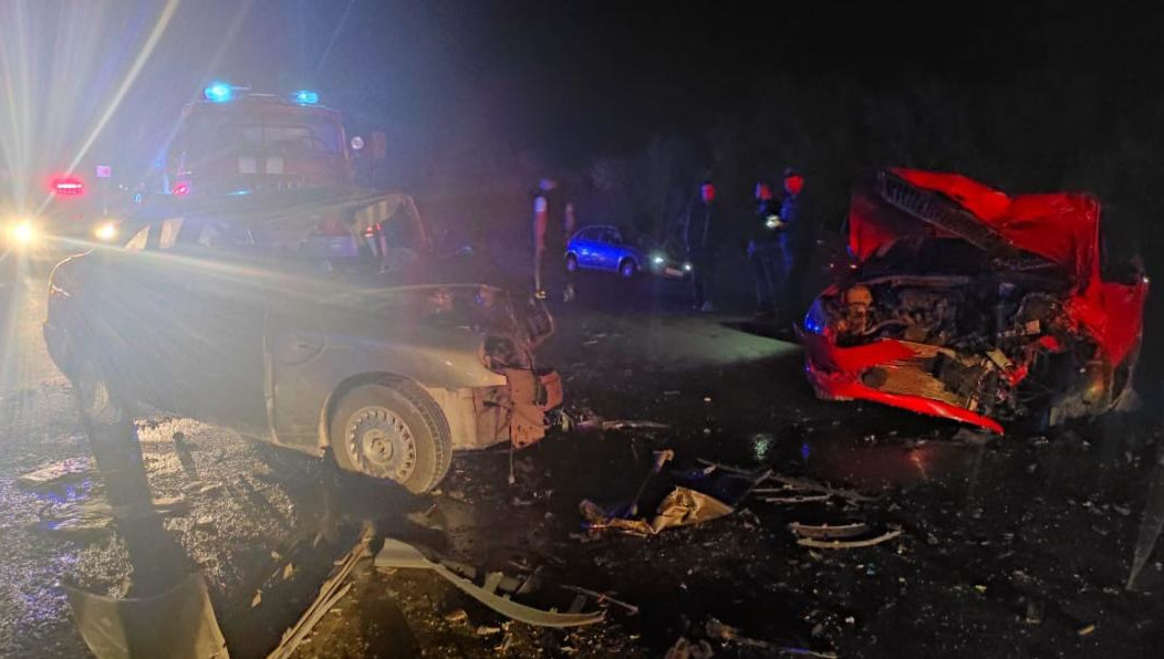 Трое несовершеннолетних пассажиров госпитализированы в ДРКБ.