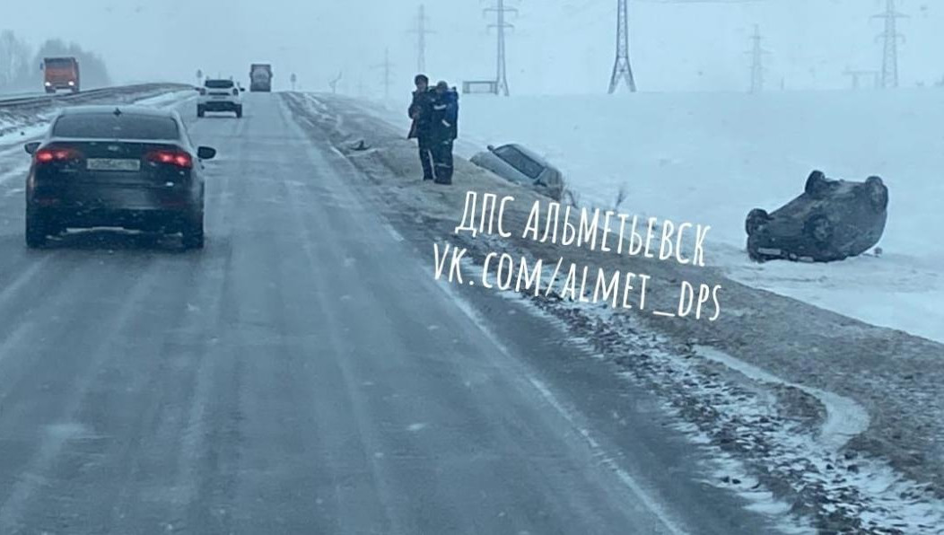 Фото с места ДТП выложили в соцсети.