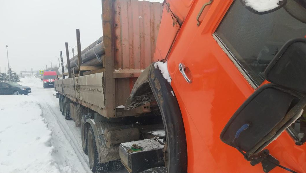 С возгоранием водитель сумел справиться до приезда пожарных.